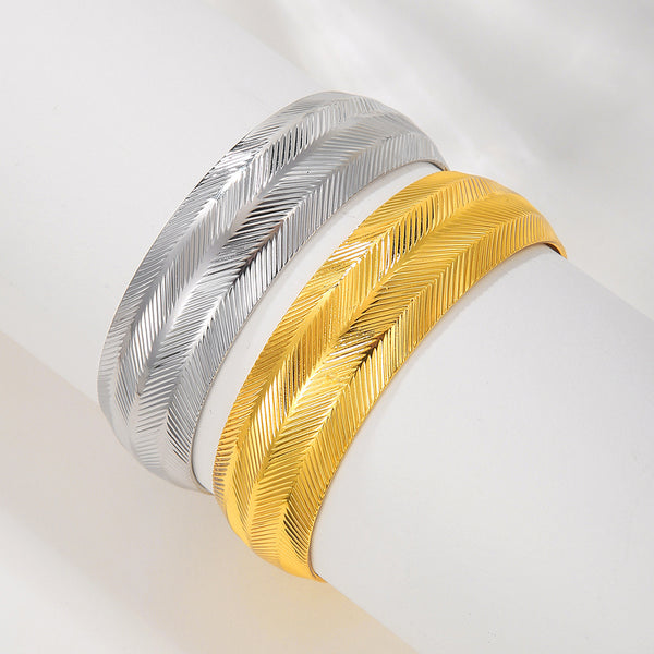 Vintage Gold-Plated Feather Bracelet